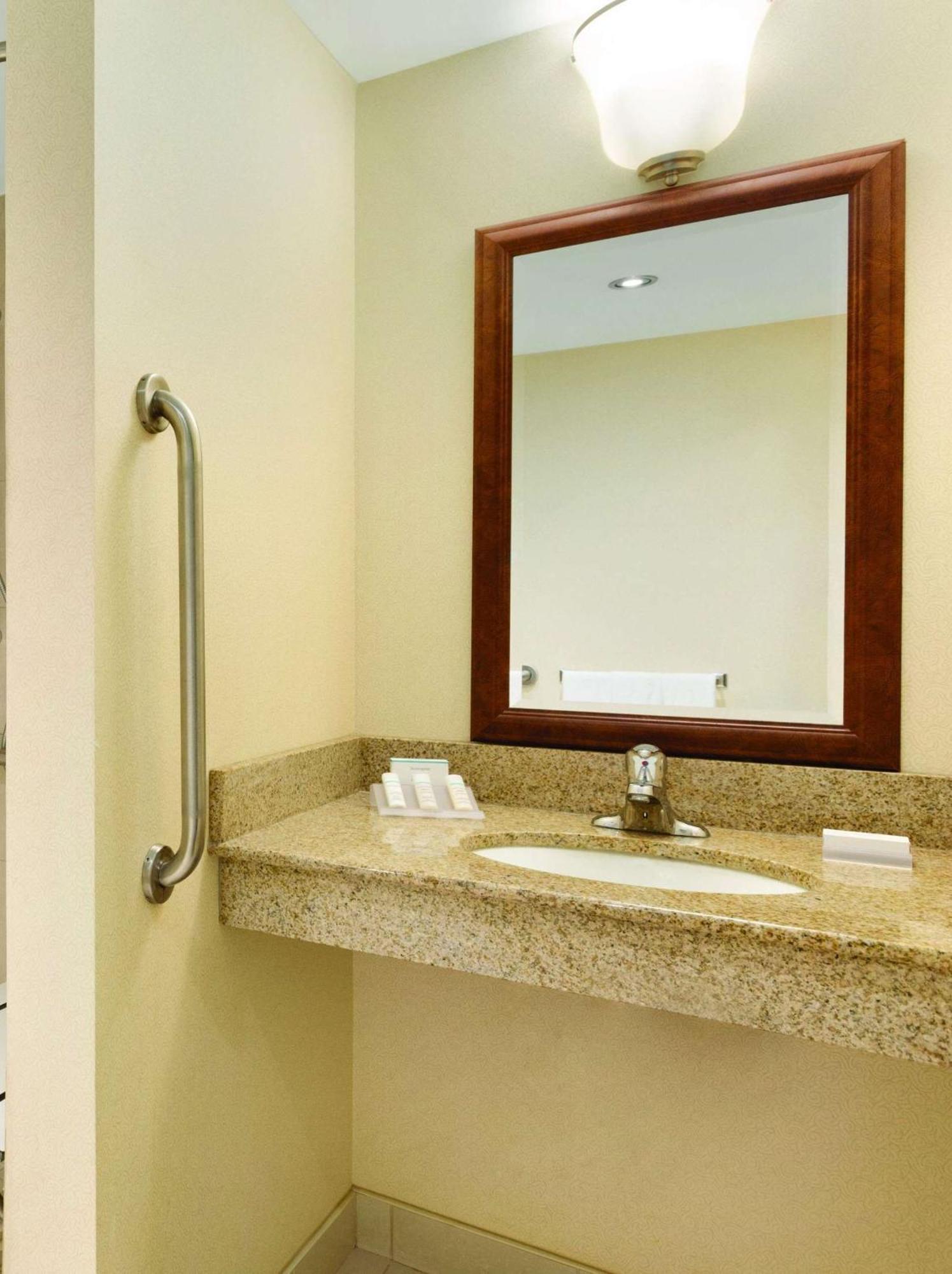 Hilton Garden Inn Niagara-On-The-Lake Exterior photo