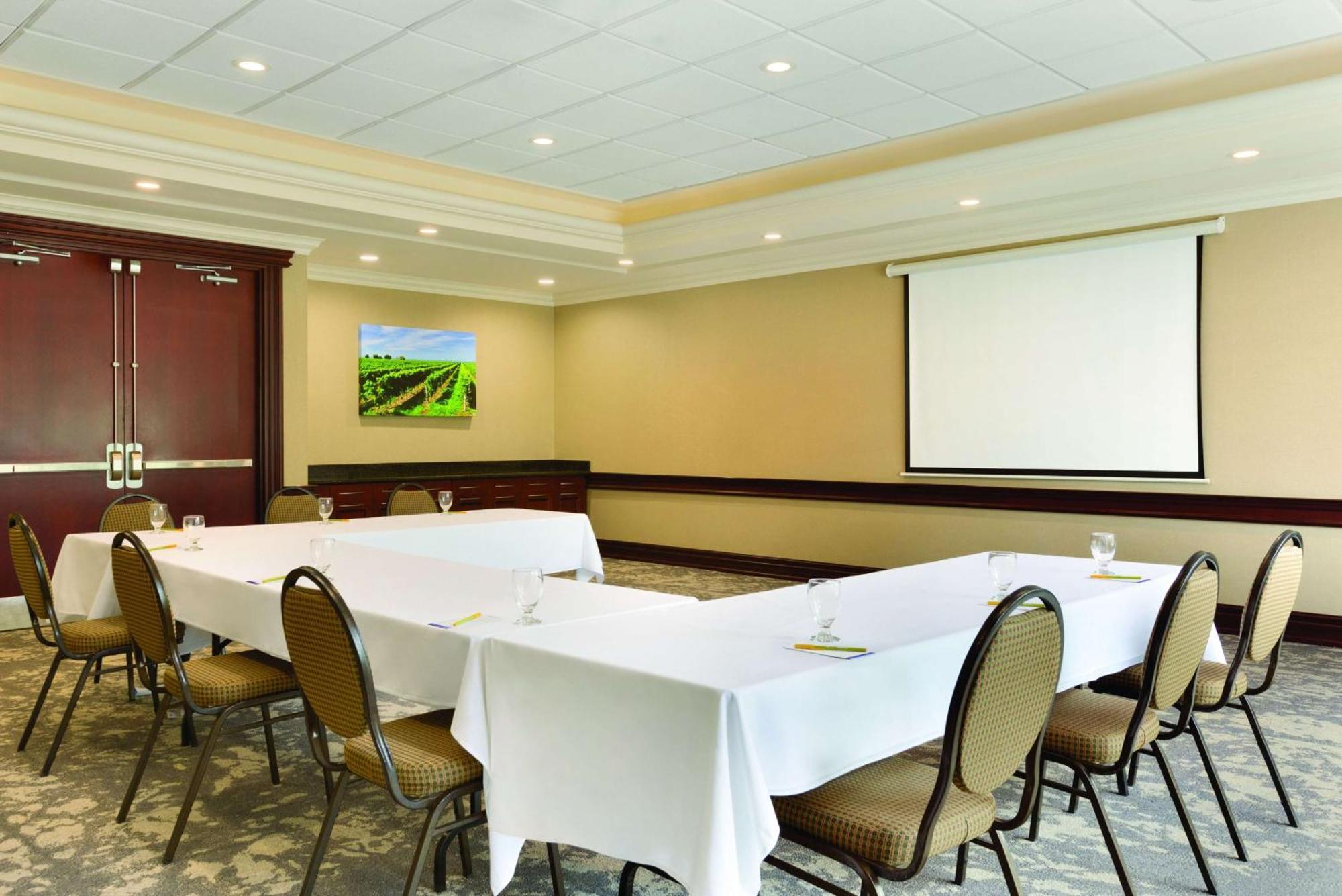 Hilton Garden Inn Niagara-On-The-Lake Exterior photo